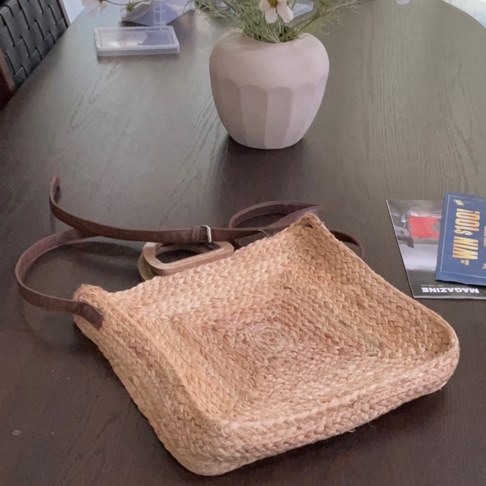 Woven jute crossbody bag